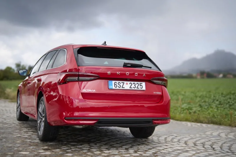 skoda-octavia-hybrid-2