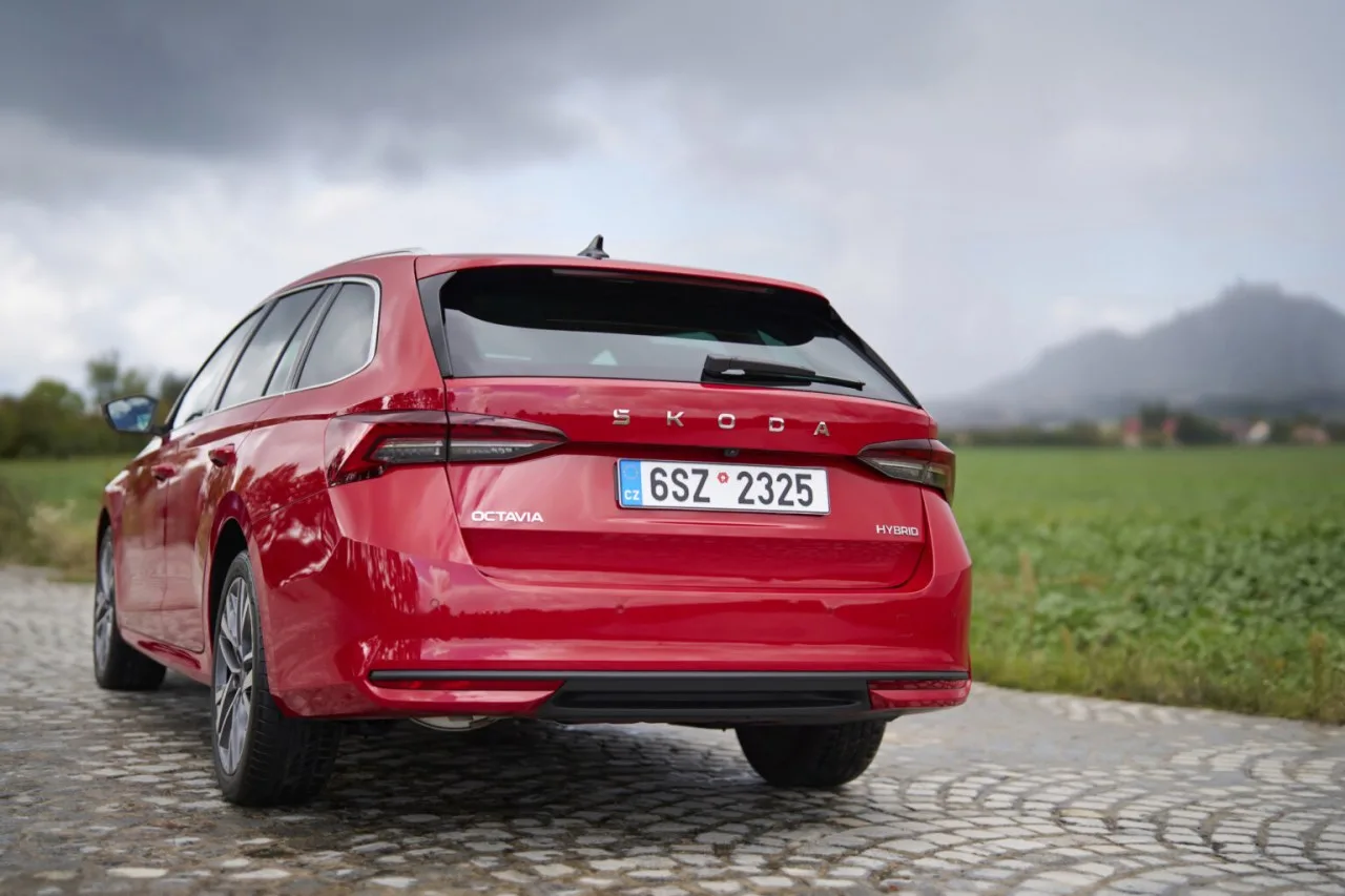 skoda-octavia-hybrid-2