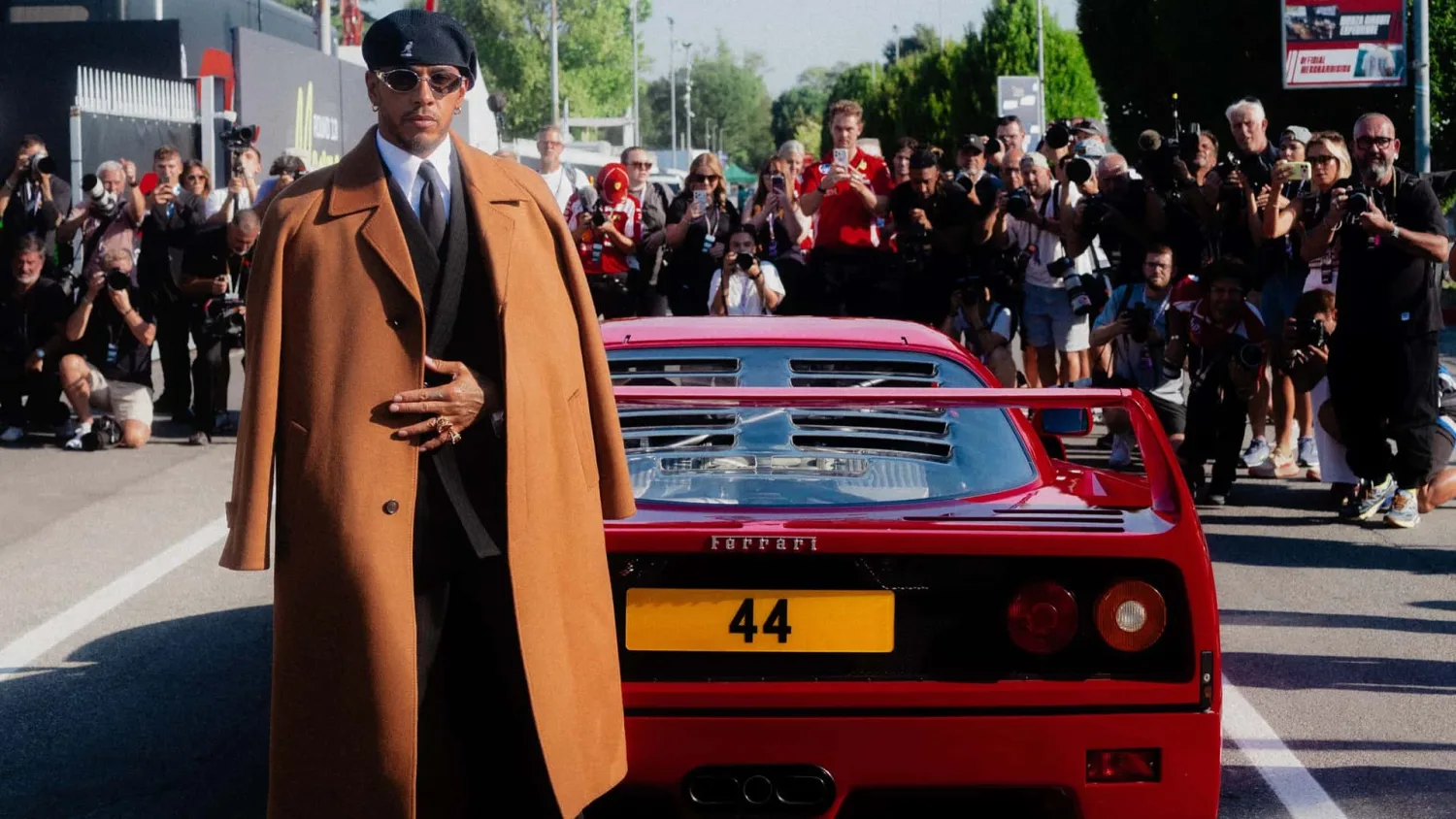 lewis-hamilton-ferrari-f40