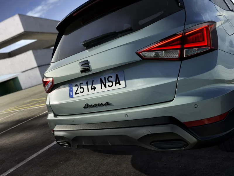 seat-arona-pa-front-and-rear-logo
